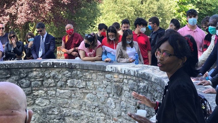 Odette Mbuyi, parla ai giovani, agli esperti e agli altri rappresentanti a "The Last 20"