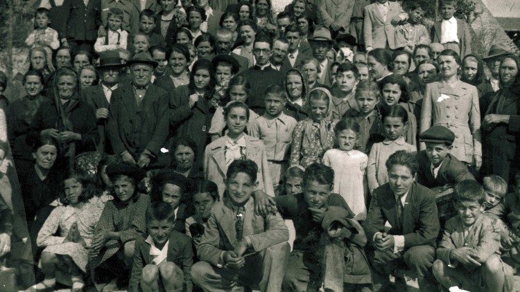 Don Giovanni Fornasini lors d'un pèlerinage 