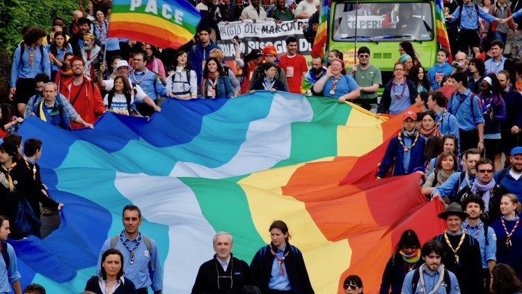 Un'immagine della Marcia PerugiAssisi per la pace del 2021