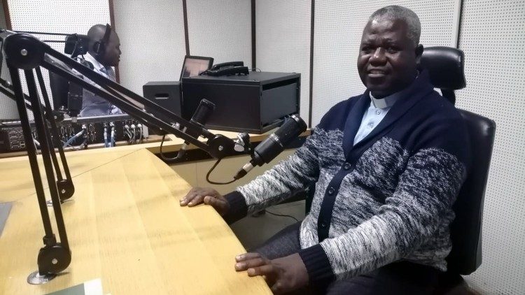 Angola - P. José Adriano Ukwatchali - Antropologo