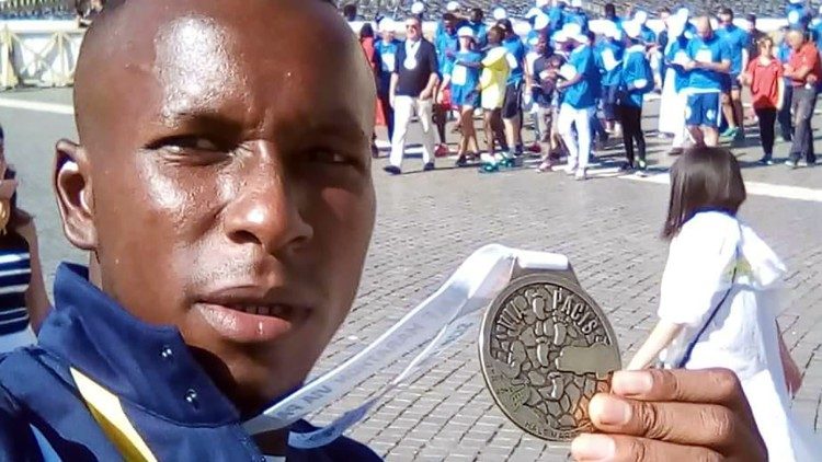 Buba Jallow fa parte della squadra di Athletica Vaticana. "Grazie allo sport - dice - non sono più un colore, ma un fratello"