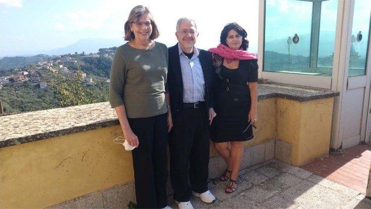 Dale and Susan with the prison's warden