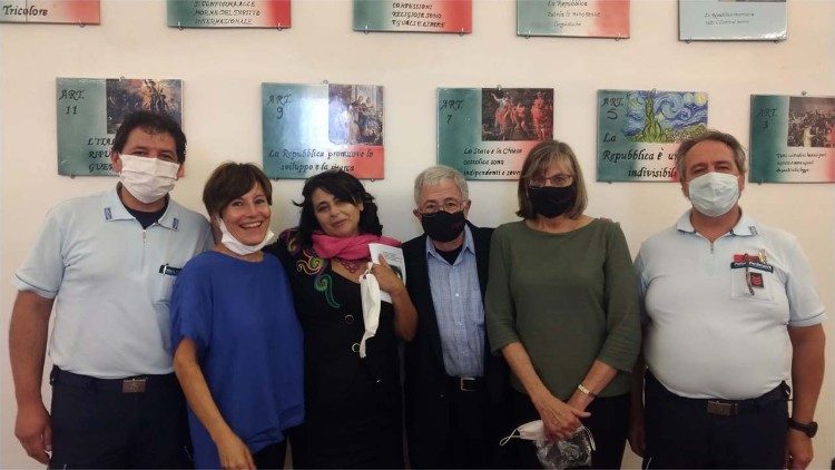 Dale and Susan are seen with staff and volunteers of Paliano detention centre