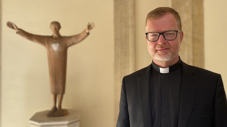 P. Hans Zollner SJ, Leiter des Instituts für Anthropologie – Interdisziplinäre Studien zu Menschenwürde und Sorge für schutzbedürftige Personen (IADC) 
