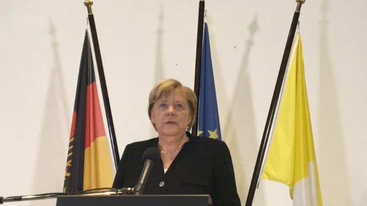 Die Bundeskanzlerin vor der Presse im Benedikt XVI.-Saal im Campo Santo Teutonico