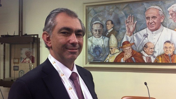 Óscar Augusto Elizalde Prada responsable del departamento de comunicación del (CELAM).