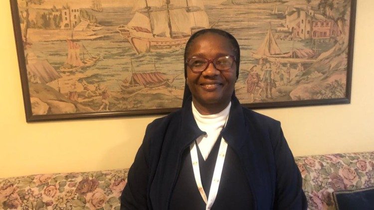 Sor María Suyapa Cacho Álvarez, Hija de la caridad de San Vicente de Paúl, hondureña y Representante de la Pastoral Afro latinoamericana en el Sínodo de los Obispos.