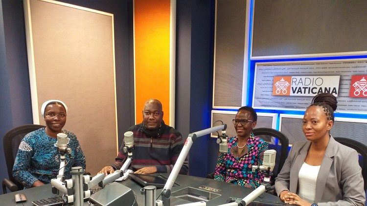 In einem Studio von Radio Vatikan