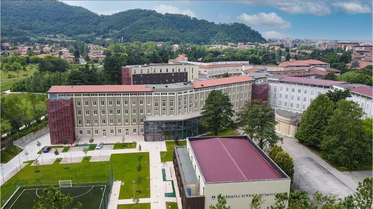 Una veduta aerea della città di Brescia e dell'Ateneo cattolico