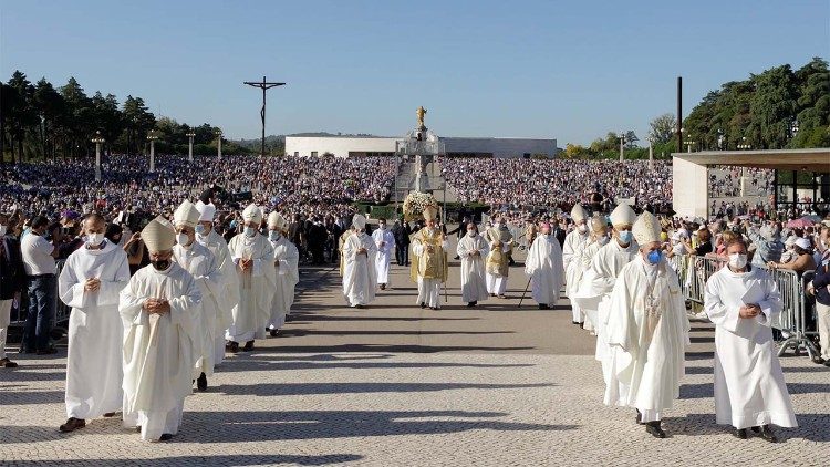 Cardeal Sérgio da Rocha durante a celebração no Santuário de Fátima  