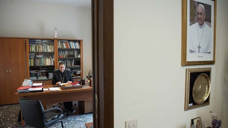 2021.10.18 Pontificio Consiglio Dialogo Interreligioso - il cardinale Ayuso al lavoro