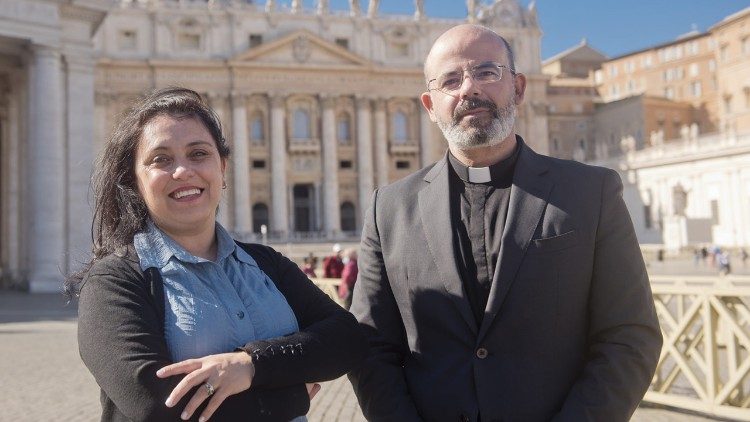 Padre Paulo Terroso e Leopoldina Simões (Foto: Ricardo Perna)