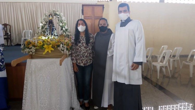 Cláudia com os filhos