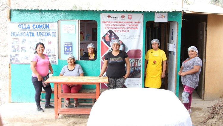 Mujeres solidarias del proyecto olla común "Huascata Unidad 2"