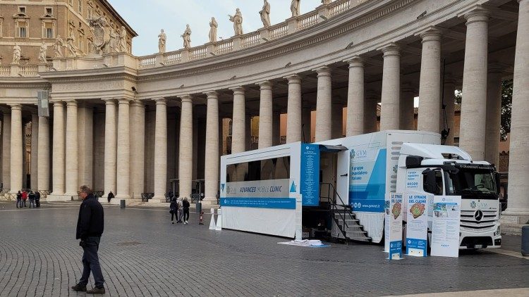 Il camper nel quale i poveri possono fare le visite cardiologiche