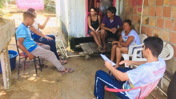 Seminaristas encontrando o Povo de Deus