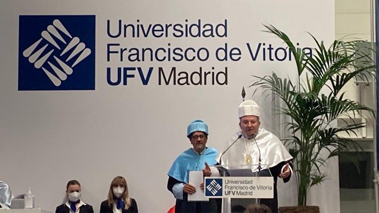 Dottorato honoris causa a Kiko Arguello