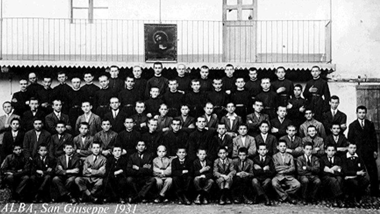 Blessed James Alberione with a group of disciples  in Alba, 1931