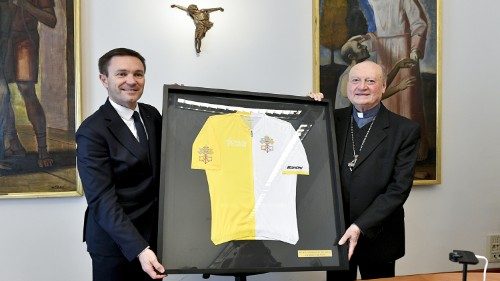 Il cardinale Ravasi: lo sport del ciclismo è metafora della vita