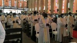 sacerdotes-em-luanda.jpg