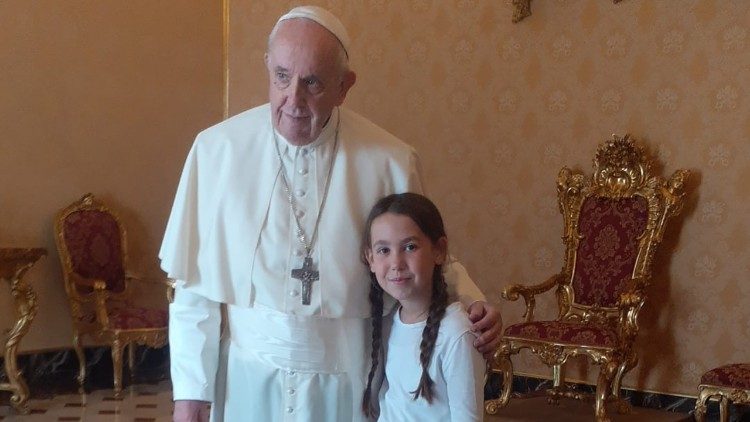 El Papa Francisco recibió a la pequeña Fiammetta Melis.
