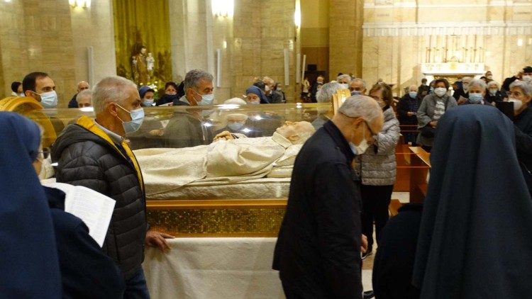 Entrance procession with reliquary