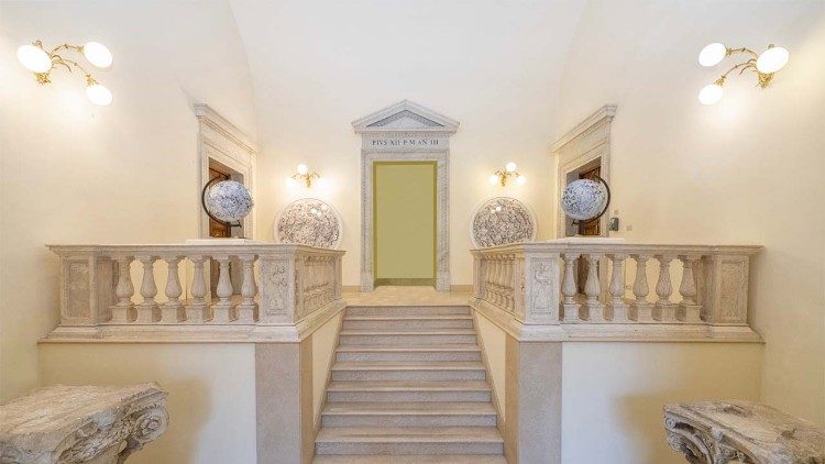 Scala di ingresso della Biblioteca Apostolica Vaticana
