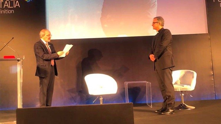 Monsignor Dario Viganò alla conferenza sul futuro dell'audiovisivo, promossa dall’Associazione HD Forum Italia