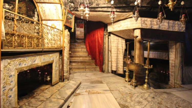 Interior de la Gruta de la Natividad - Foto de la Guía "Tierra Santa, Biblia, Arqueología, Catequesis" publicada por la editorial Chirico.