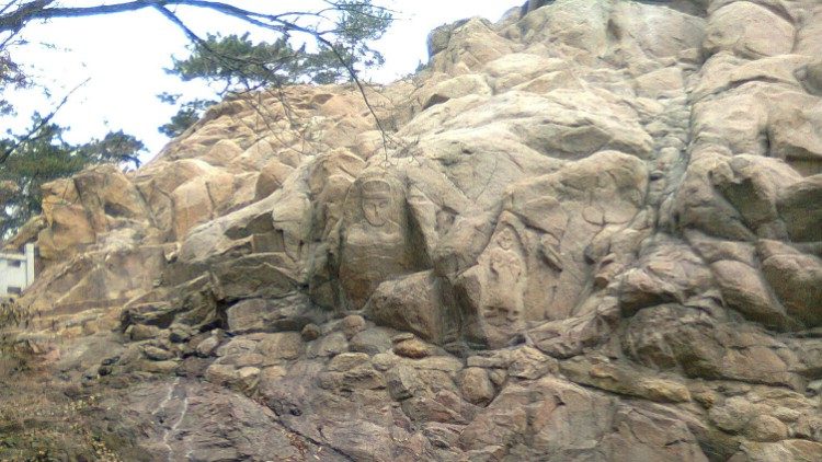 Vue d'ensemble du bas-relief de Kong Wang Shan 