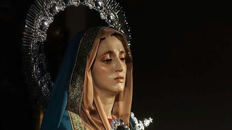 Tallado de la Virgen María