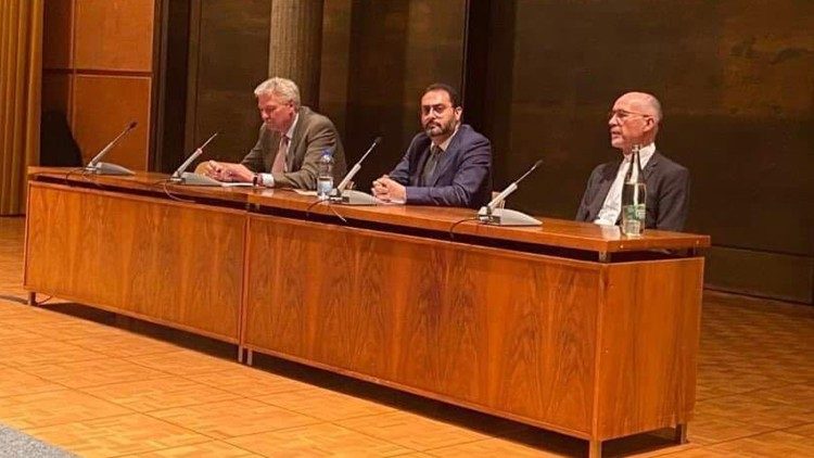 Der Schweizer Botschafter beim Vatikan, Denis Knobel, Mario Galgano (Vatican News)  und der Apostolische Nuntius Martin Krebs