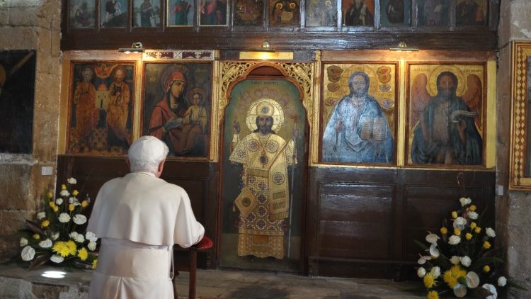 Im Gebet, bei einem Besuch auf der Insel Zypern