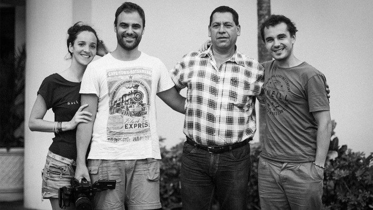 Alberto Pla y algunos miembros del equipo de producción