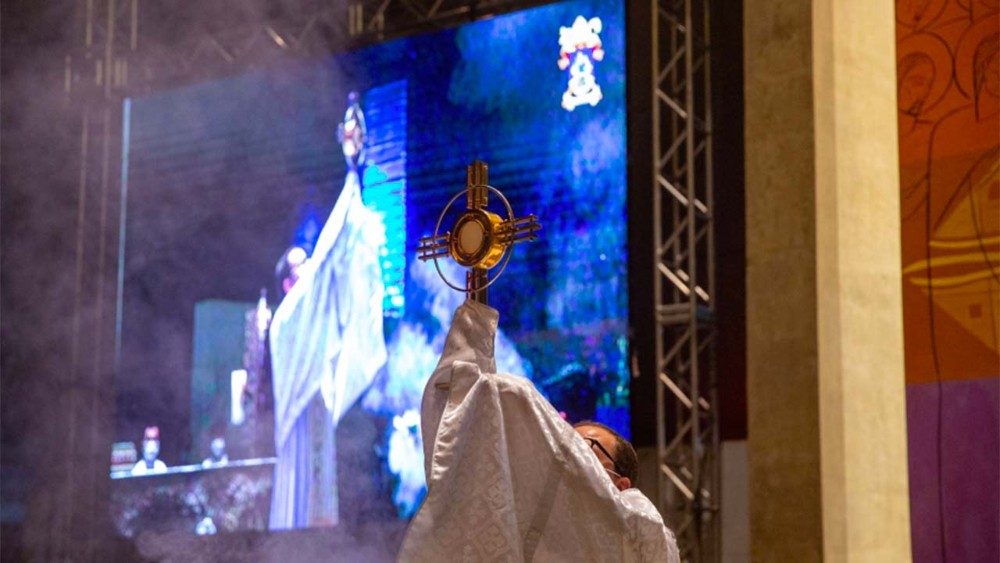 A Bênção com o Santíssimo Sacramento no Celebra Juventude na Diocese de Campo Limpo  (photo: Andrea Rodrigues | Marcus Simi | Gutierrez Jesus)
