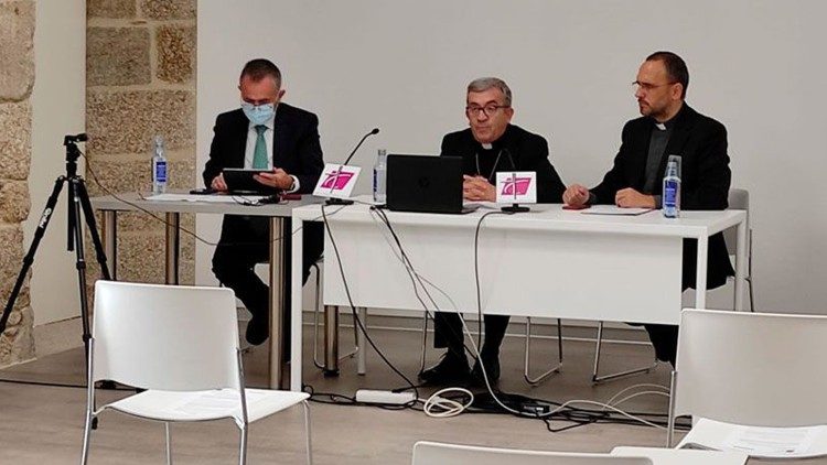 Rueda de prensa al final de la Asamblea Plenaria, presidida por mons. Argüello.