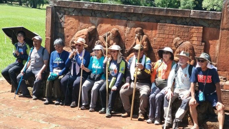 Pausa para descanso de grupo de caminhantes (Foto: José Roberto de Oliveira)