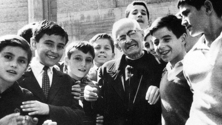 Alberione quiso llevar el Evangelio a cada hogar, cada lugar y cada generación