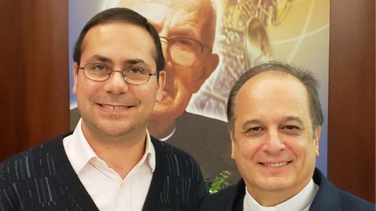 P. Alberto Scalenghe (izq) con el Superior General de la SSP, el P. Valdir José de Castro,