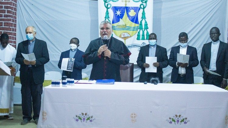 Bishop Diamantino Guapo Antunes of Tete Diocese, Mozambique, presiding at the ceremony.