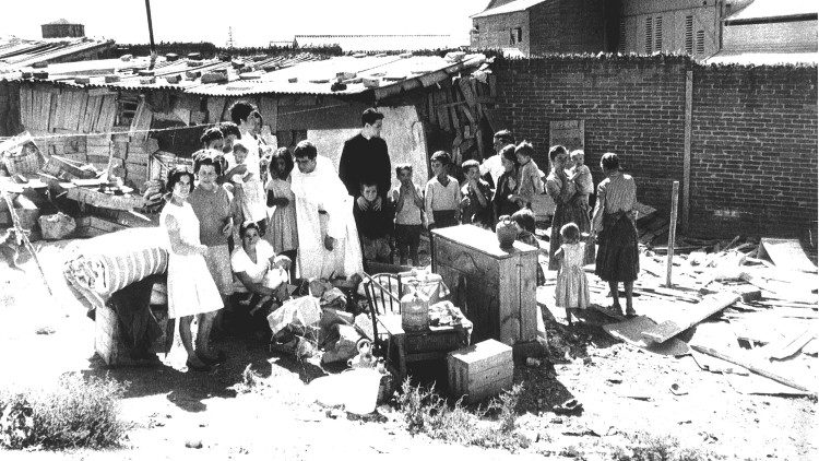 2021.11.30 Carmen Hernandez, nelle baracche