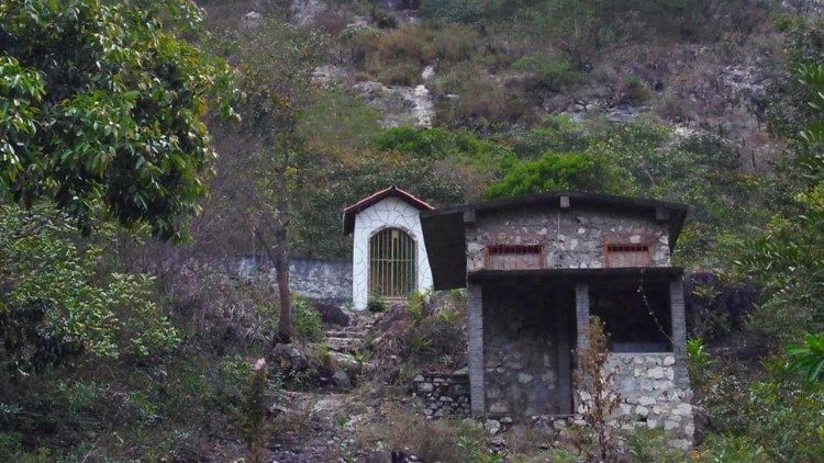 Uma Capela ao pé da serra