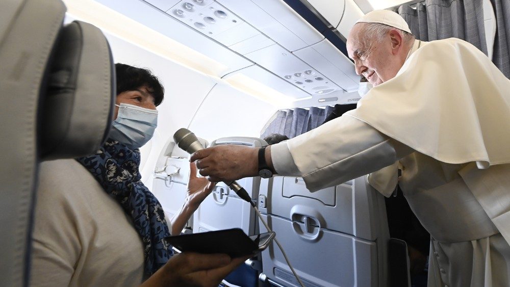 Na palube lietadla spoločnosti Aegean pri návrate z Atén 6. decembra 2021 