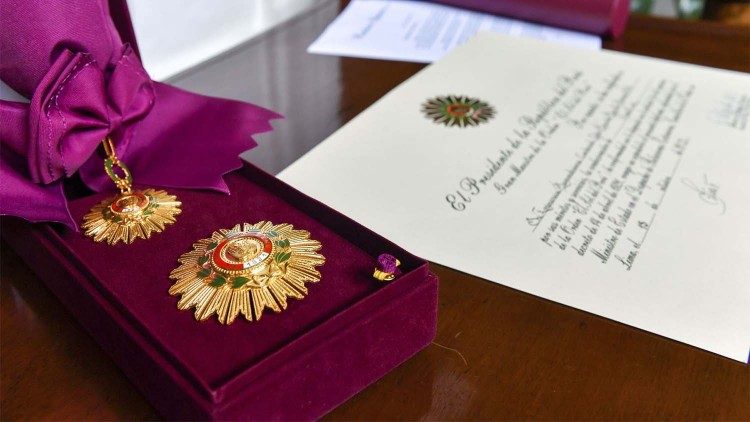 Orden “El Sol del Perú”, en el Grado de “Gran Cruz”