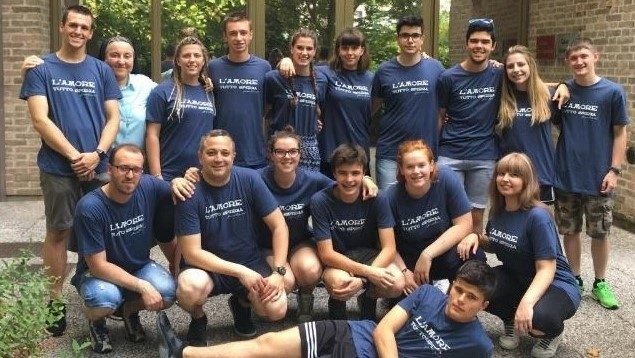 Il Gruppo giovani di Gallio al completo. Don Federico è il secondo degli accosciati da sinistra 