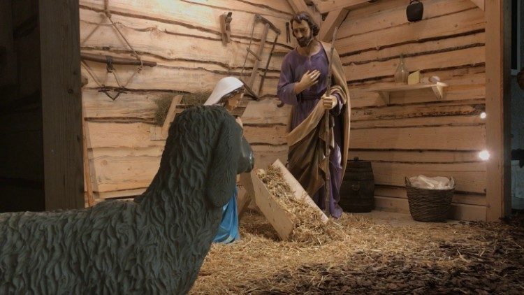 La Sacra Famiglia in attesa di Gesù nello "stalotto" dei giovani di Gallio
