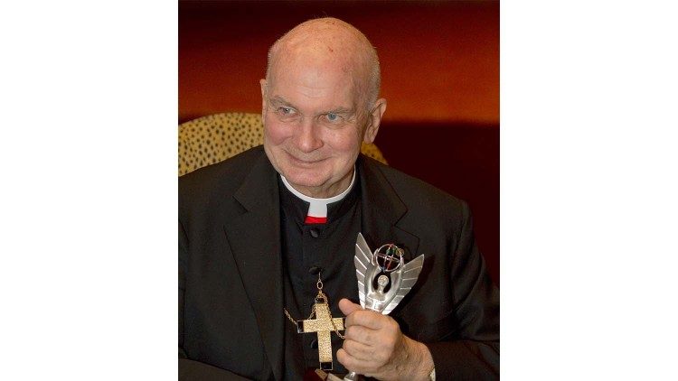 Cardinal Foley on 8 June 2011 when the Catholic Media Association announced the winner of the annual Cardinal John P. Foley Award, one of the highest honors given by the organization (CNS photo/Nancy Wiechec)