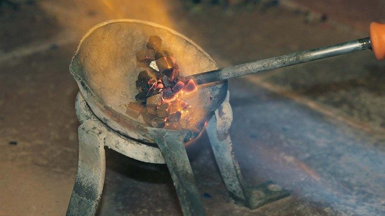 Miscelazione degli smalti (Città del Vaticano, Studio del Mosaico Vaticano)