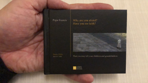 El mensaje del Papa llega hasta del Polo Norte con un valiente joven en muletas 