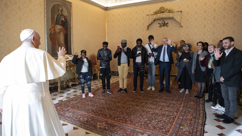 Papa com o grupo oriundo de Chipre